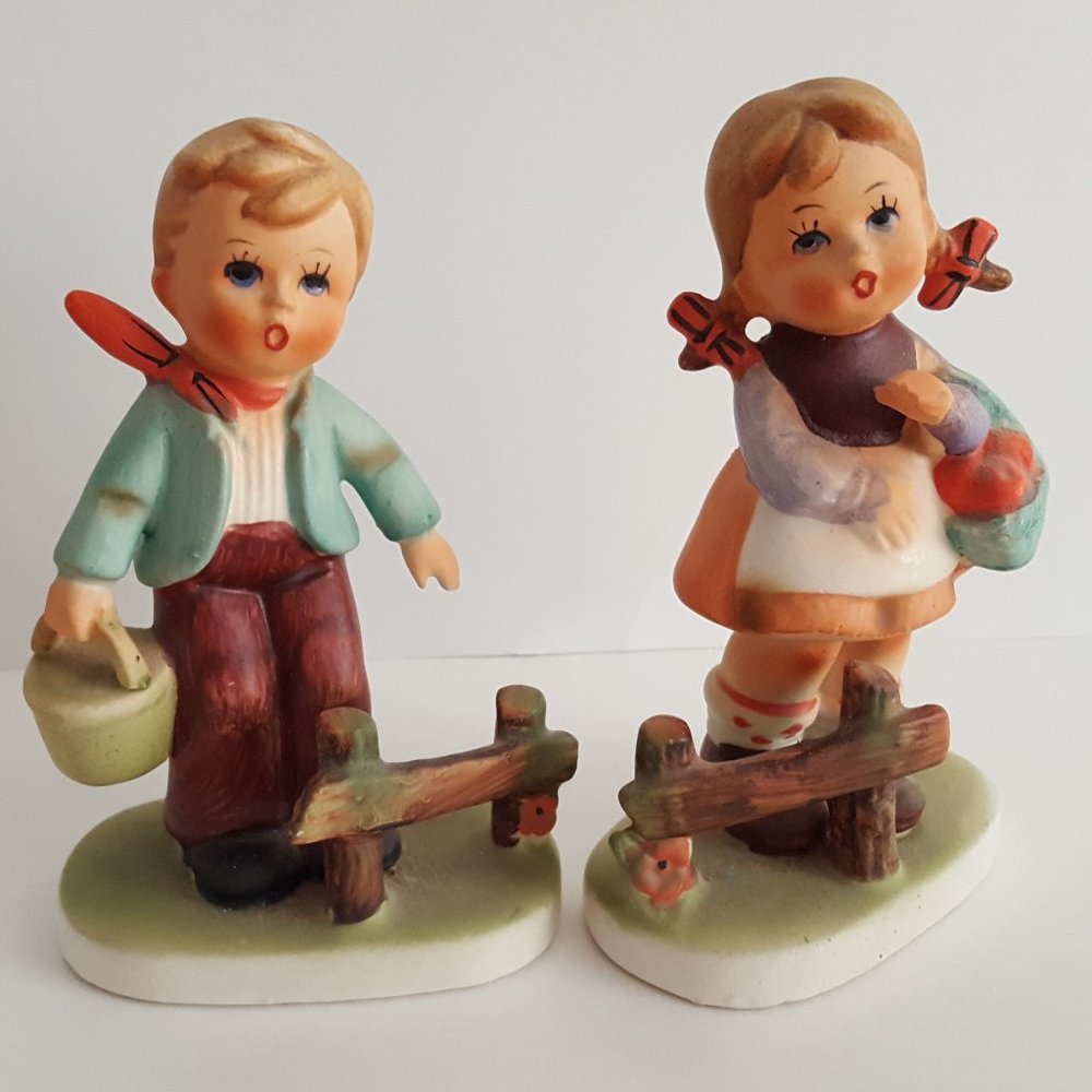 Collectible Figurines Boy with Basket & Girl with Basket Unknown - Picture 1 of 12